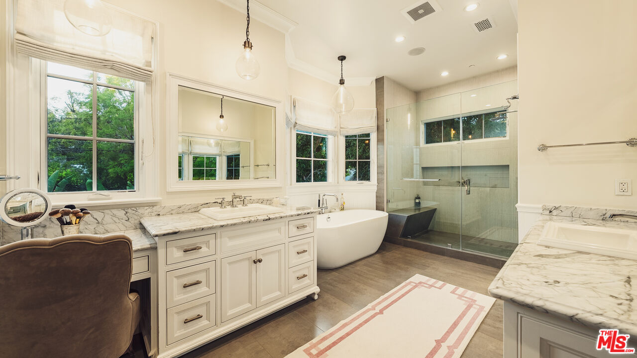 361 N Bowling Green Way