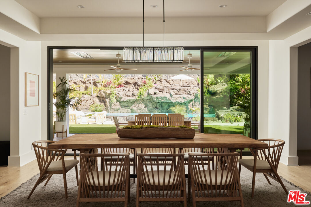 4322 Hayvenhurst Ave, Encino