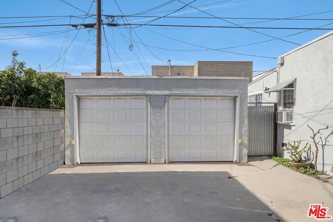 2817 S Norton Ave