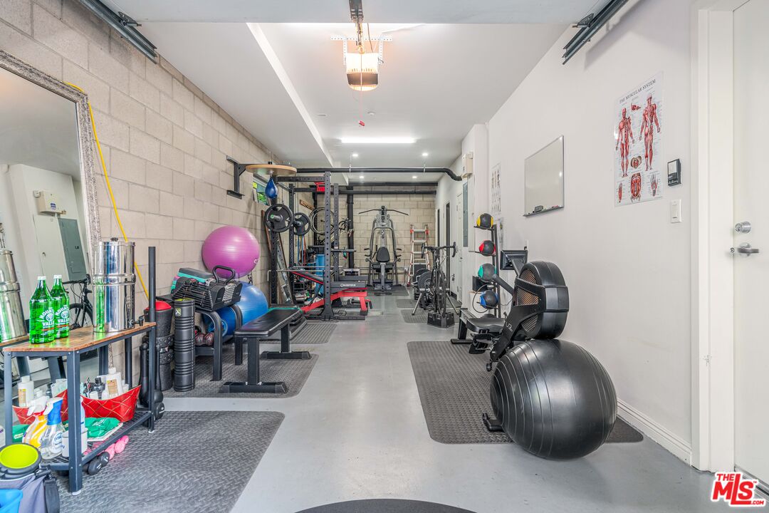 3450 Cahuenga Blvd Unit: 412, Hollywood Hills