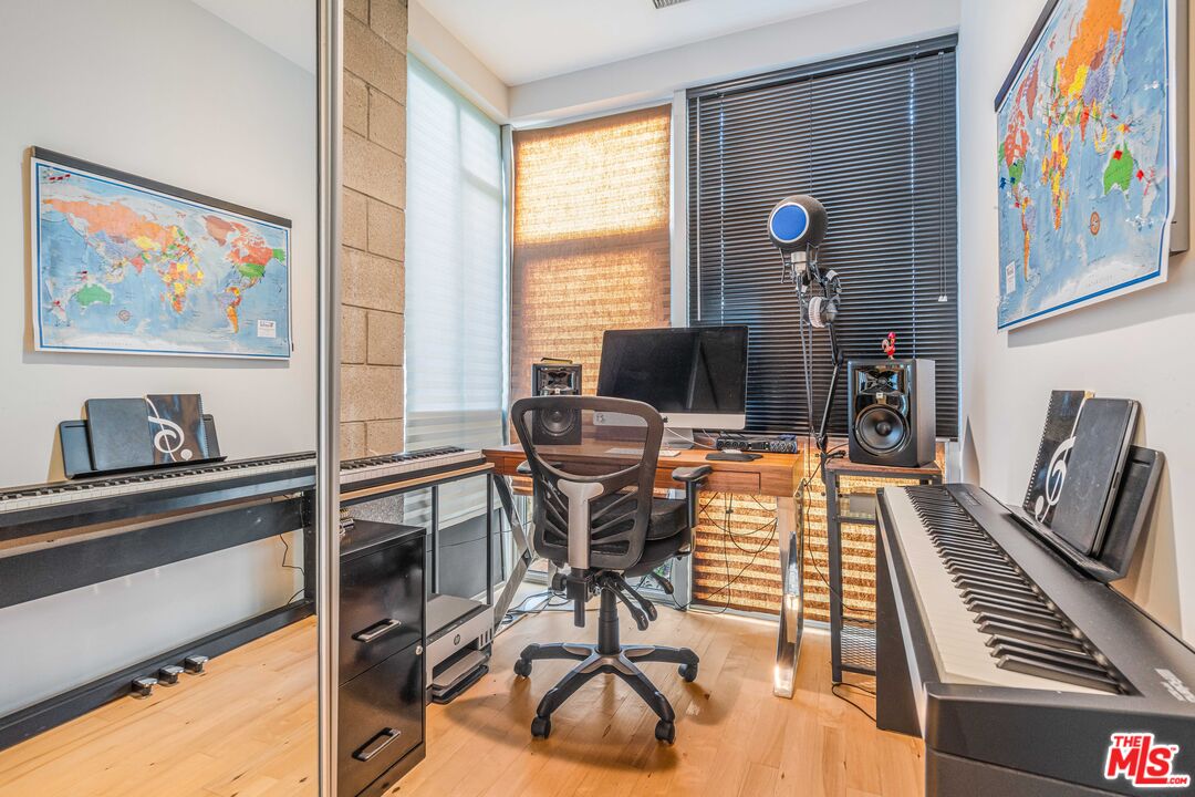 3450 Cahuenga Blvd Unit: 412, Hollywood Hills