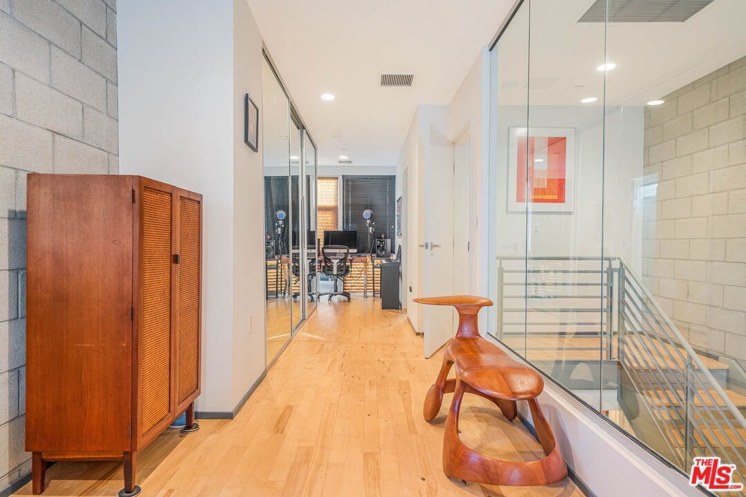 3450 Cahuenga Blvd Unit: 412, Hollywood Hills