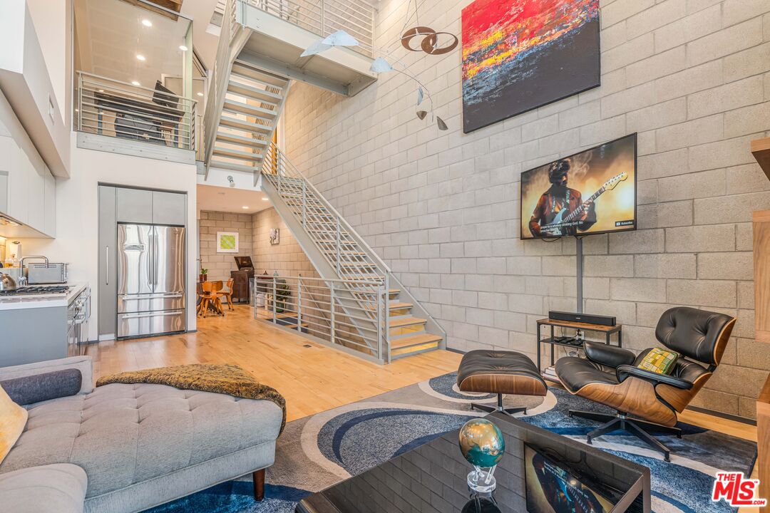 3450 Cahuenga Blvd Unit: 412, Hollywood Hills
