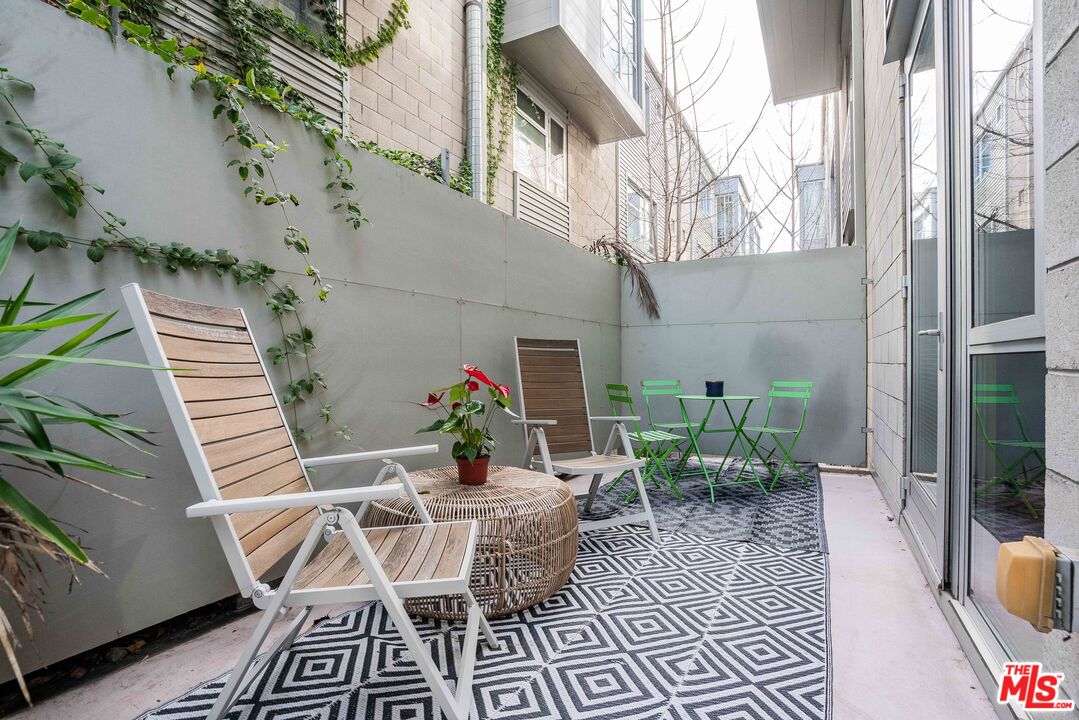 3450 Cahuenga Blvd Unit: 412, Hollywood Hills