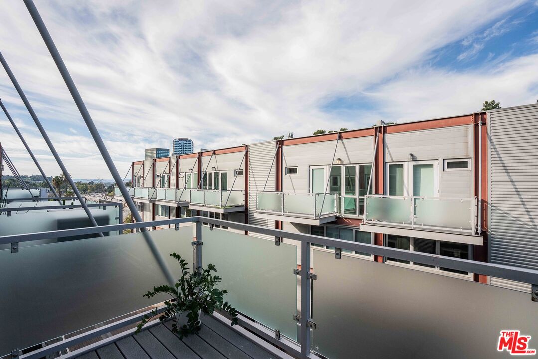 3450 Cahuenga Blvd Unit: 412, Hollywood Hills