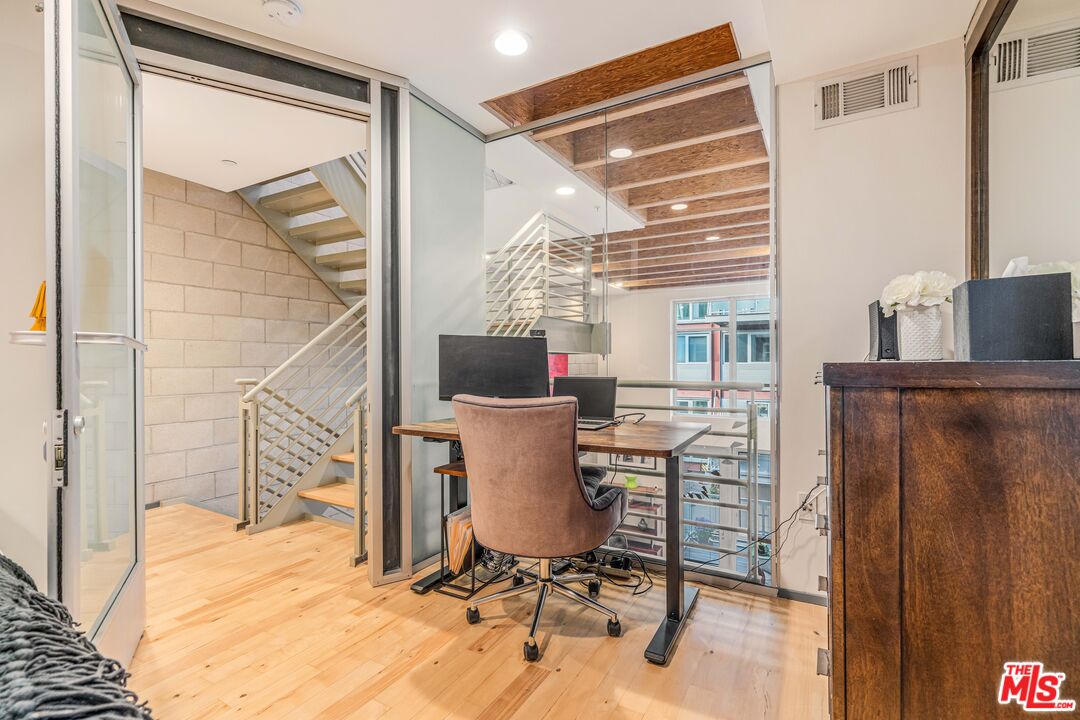 3450 Cahuenga Blvd Unit: 412, Hollywood Hills