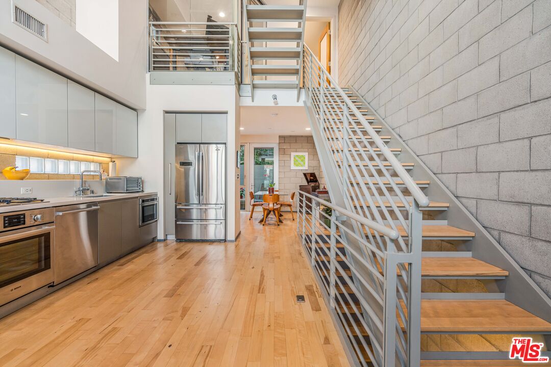 3450 Cahuenga Blvd Unit: 412, Hollywood Hills