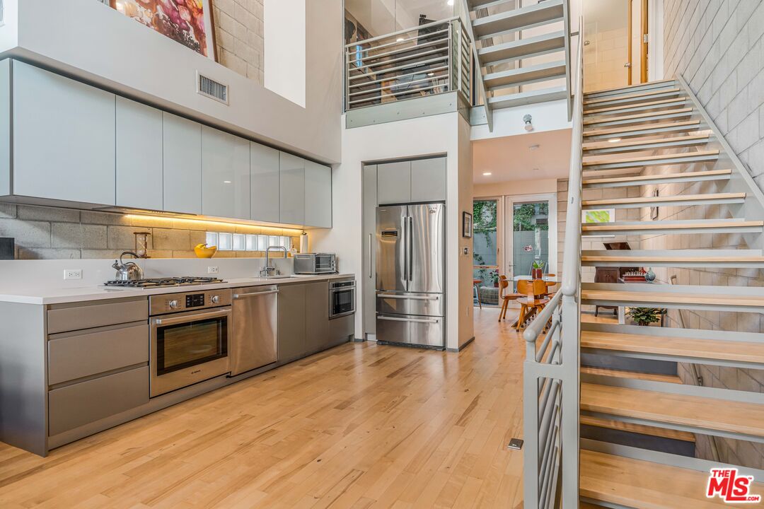 3450 Cahuenga Blvd Unit: 412, Hollywood Hills