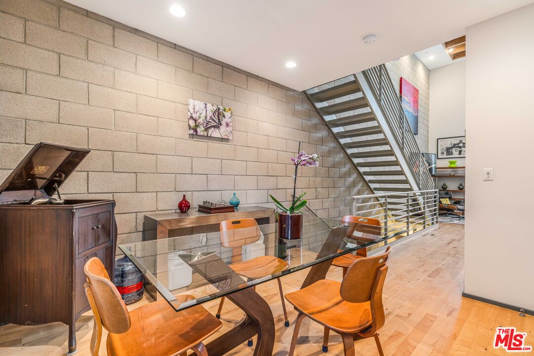3450 Cahuenga Blvd Unit: 412, Hollywood Hills