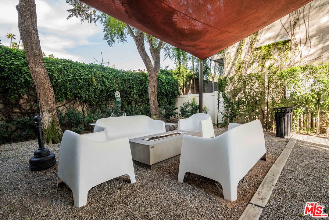 3450 Cahuenga Blvd Unit: 412, Hollywood Hills