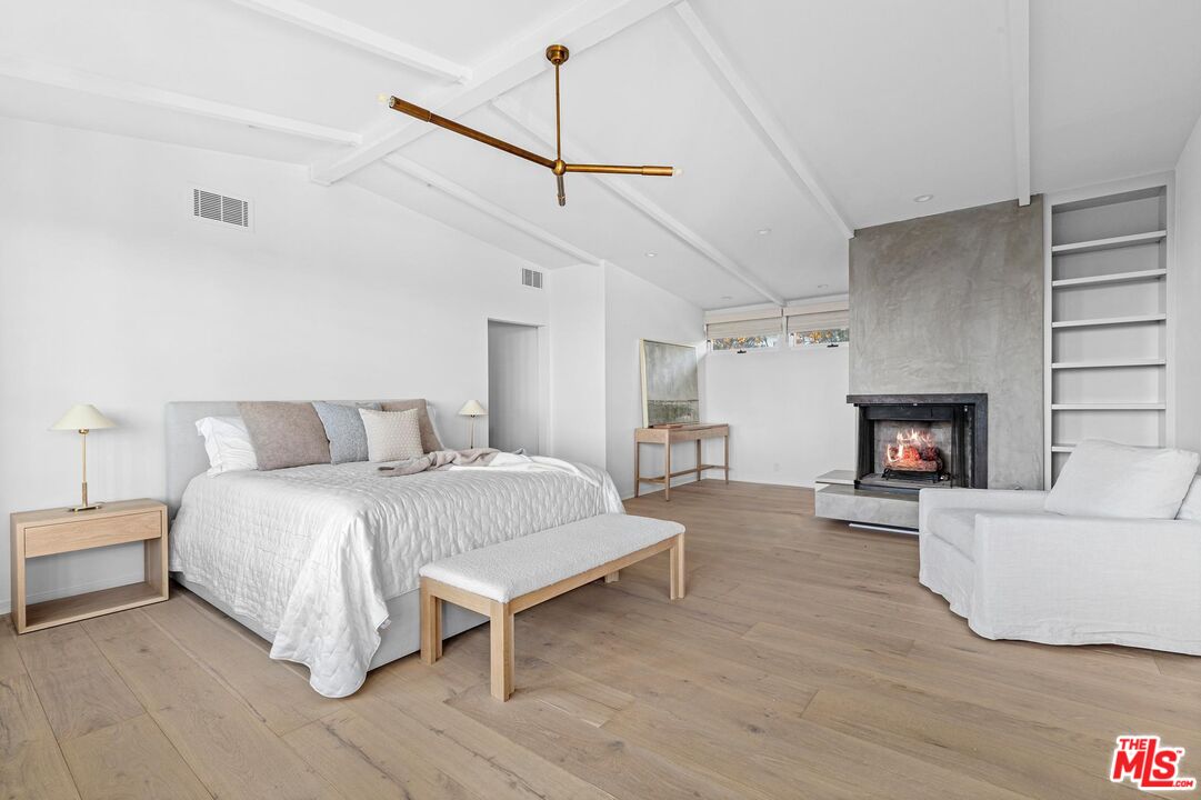 1514 Sorrento Dr, Pacific Palisades 