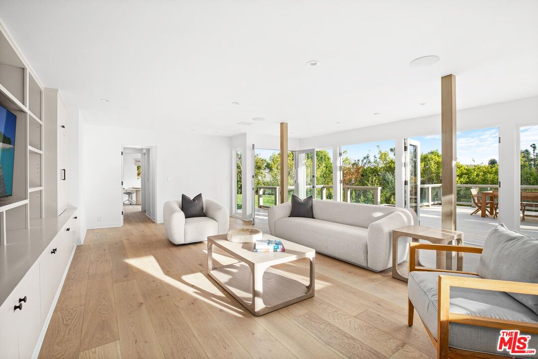 1514 Sorrento Dr, Pacific Palisades 