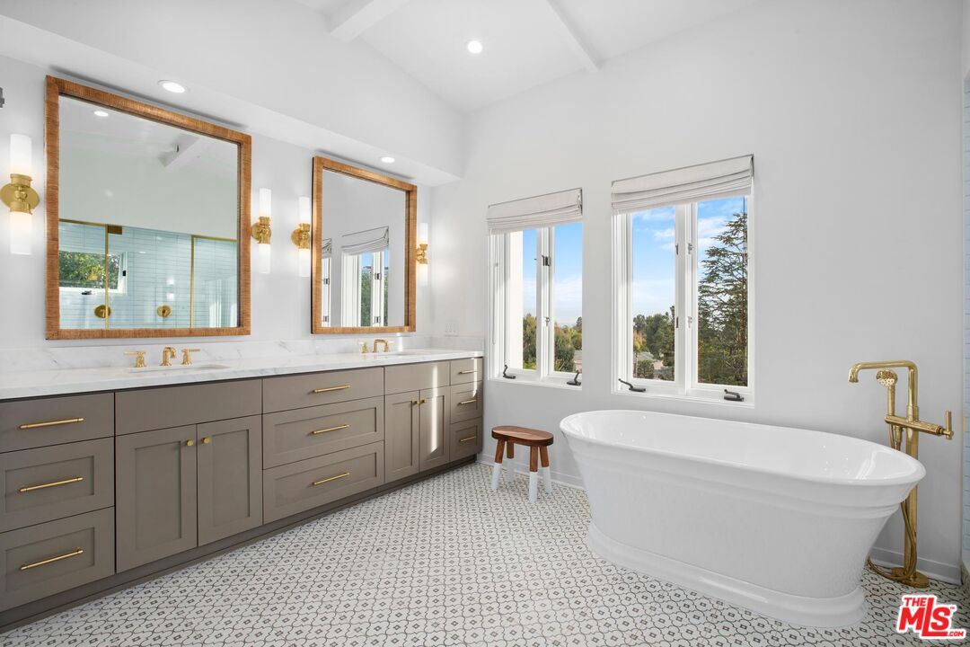 1514 Sorrento Dr, Pacific Palisades 