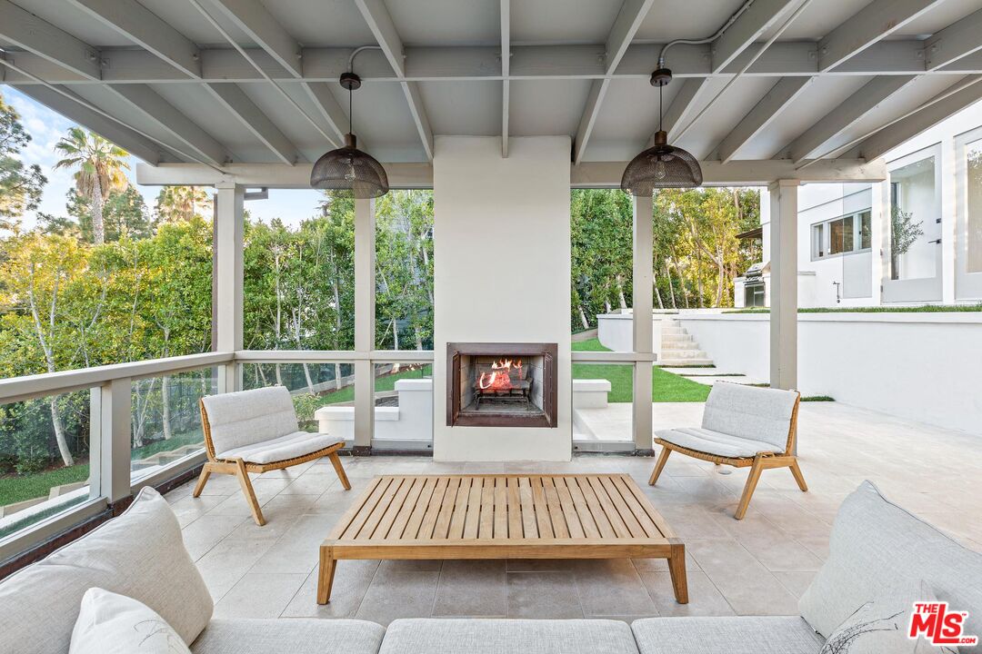 1514 Sorrento Dr, Pacific Palisades 