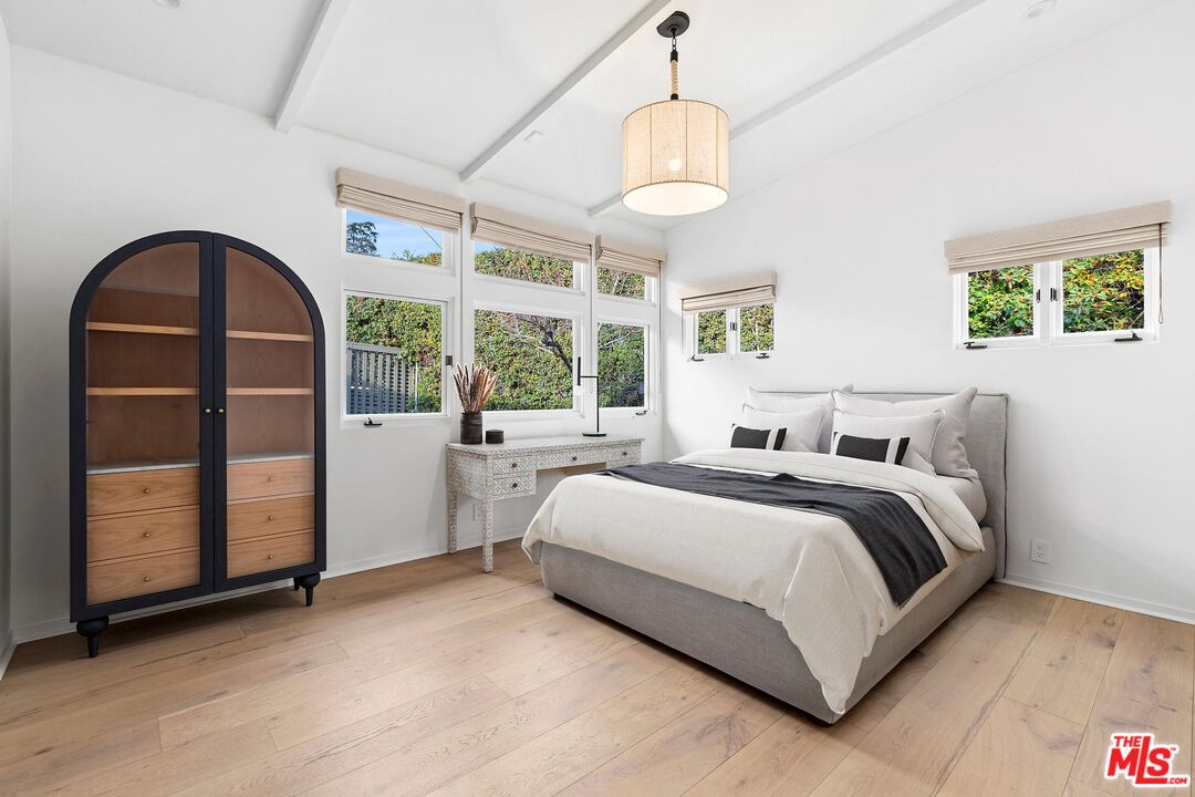 1514 Sorrento Dr, Pacific Palisades 