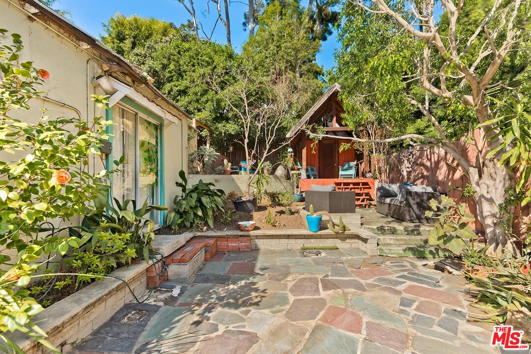 8535 Walnut Dr