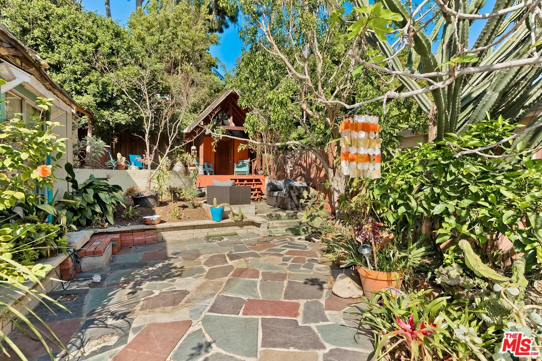 8535 Walnut Dr