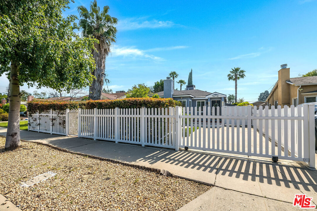 14716 Killion St, Sherman Oaks