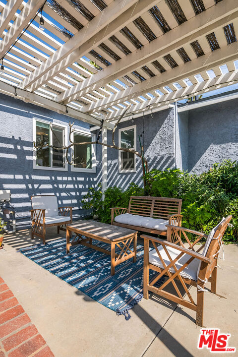 14716 Killion St, Sherman Oaks