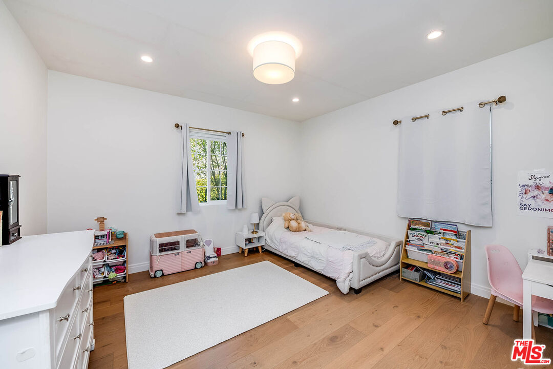 14716 Killion St, Sherman Oaks