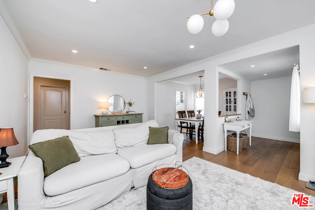 14716 Killion St, Sherman Oaks