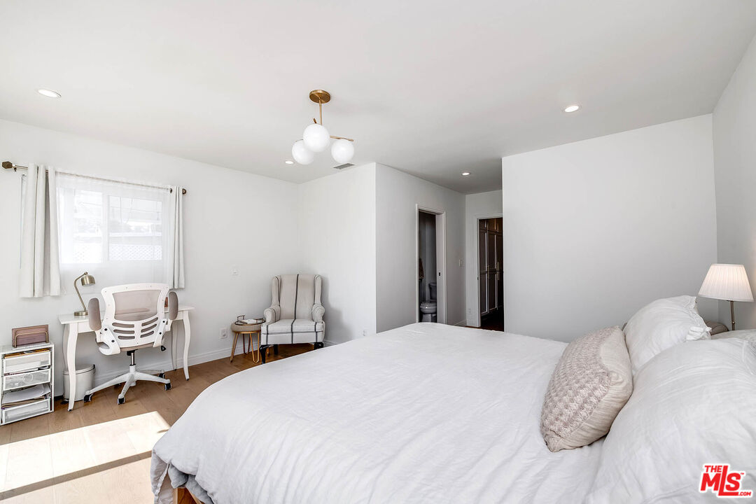 14716 Killion St, Sherman Oaks