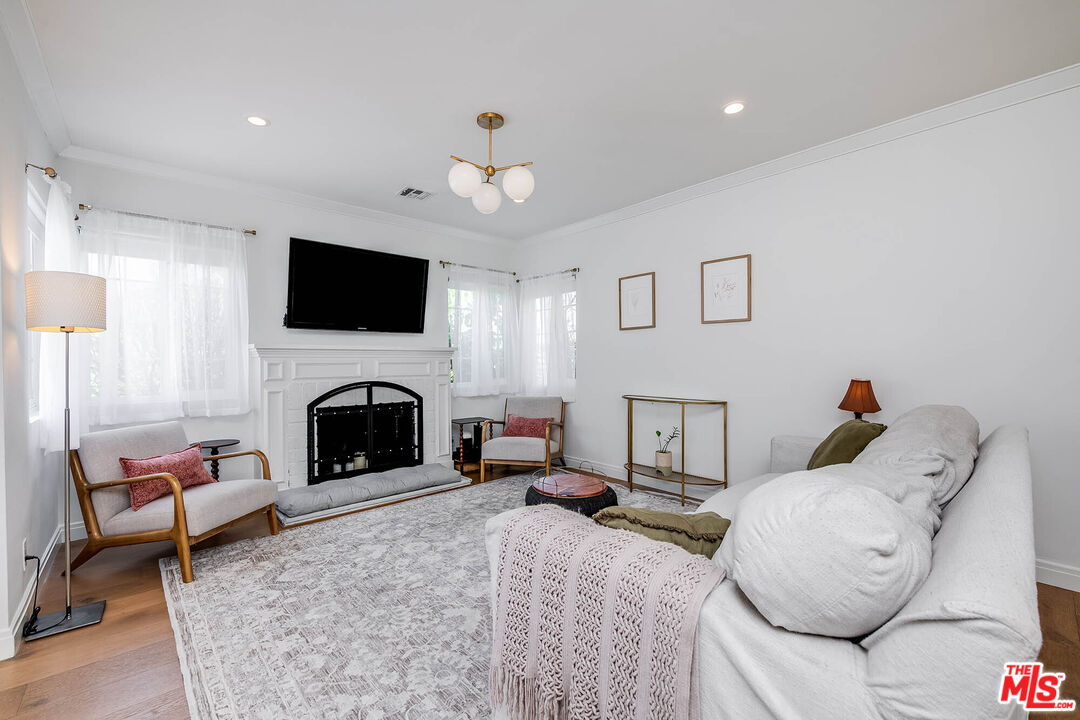 14716 Killion St, Sherman Oaks