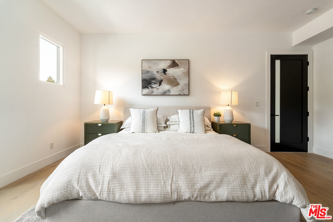 350 Mount Carmel Dr, Glendale 