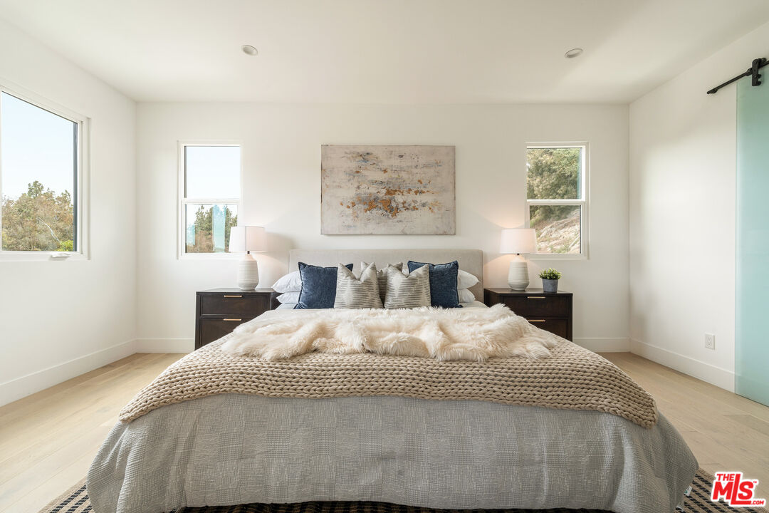 350 Mount Carmel Dr, Glendale 