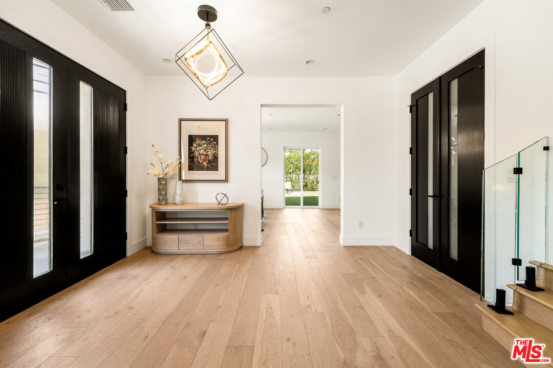 350 Mount Carmel Dr, Glendale 