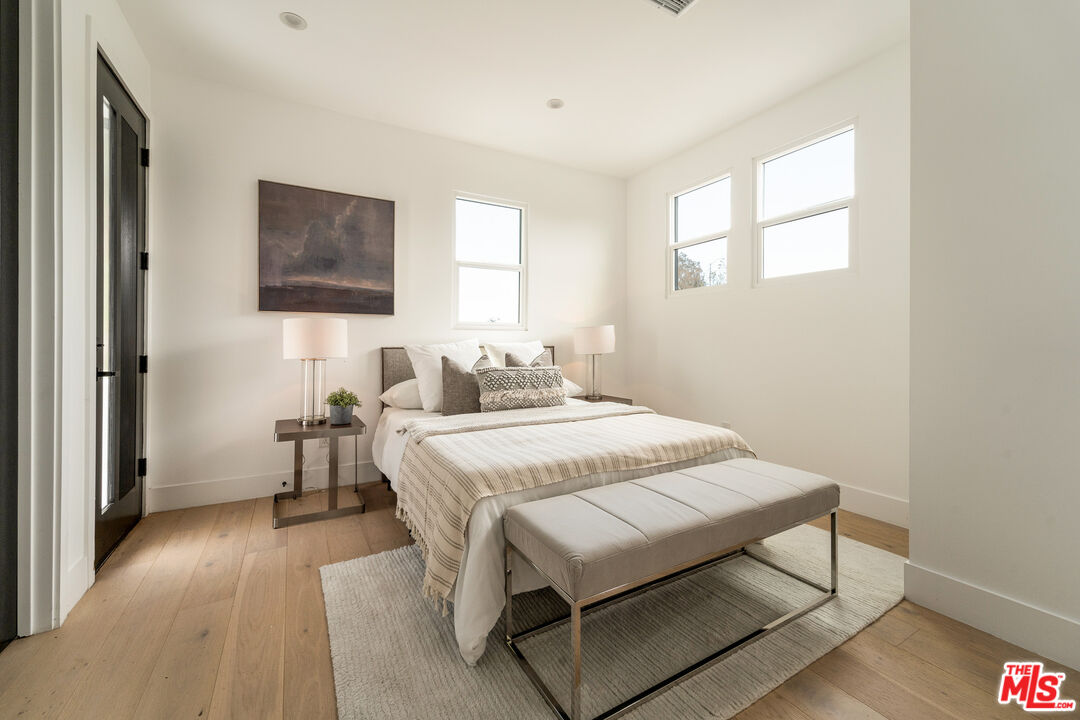 350 Mount Carmel Dr, Glendale 