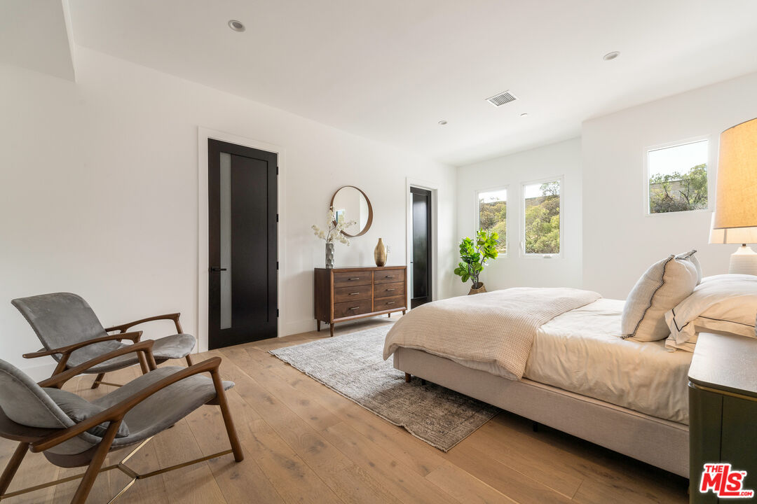 350 Mount Carmel Dr, Glendale 