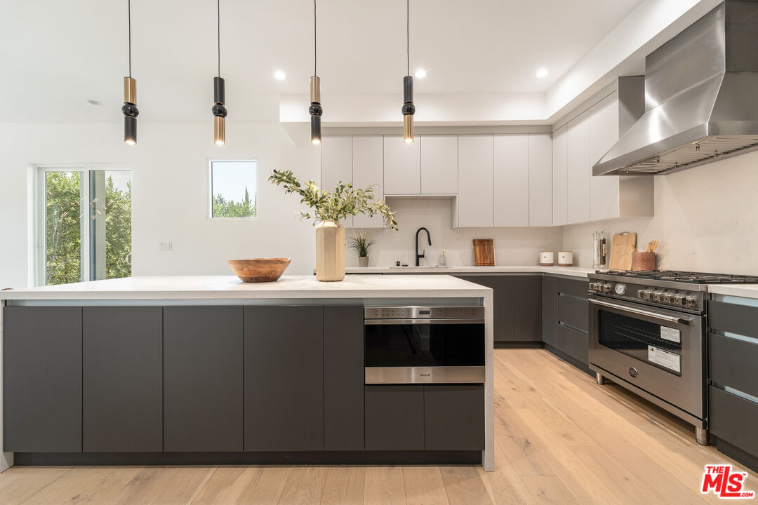 350 Mount Carmel Dr, Glendale 