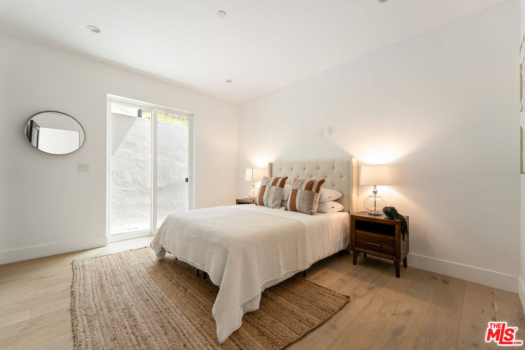 350 Mount Carmel Dr, Glendale 