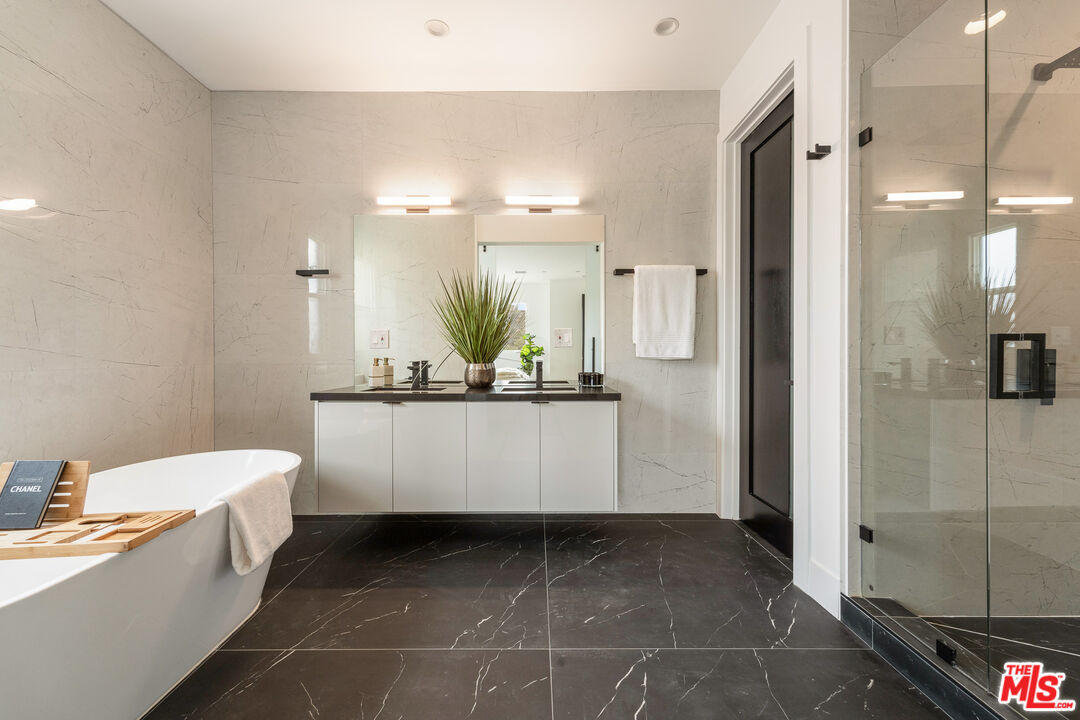 350 Mount Carmel Dr, Glendale 