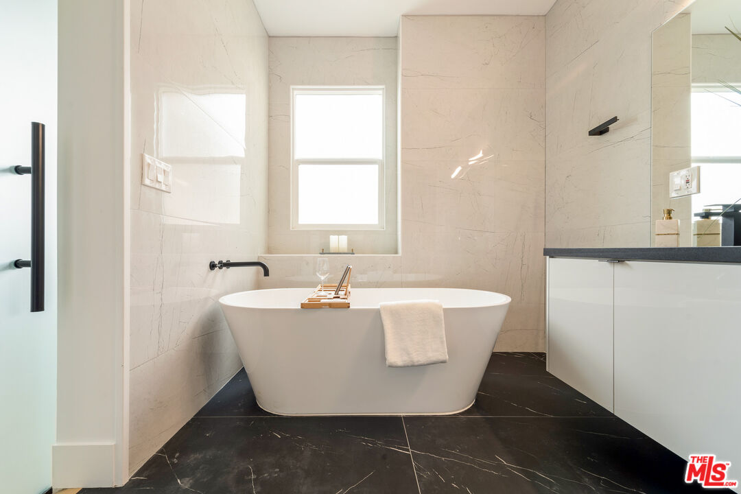 350 Mount Carmel Dr, Glendale 