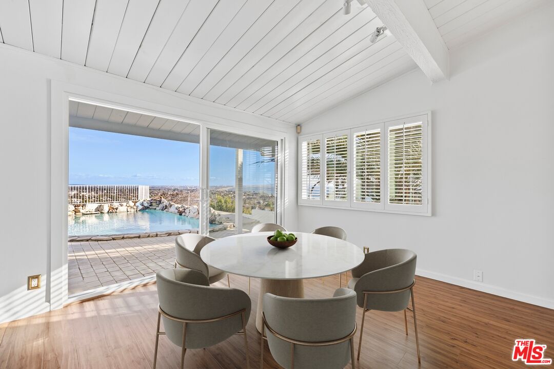 918 Glenhaven Dr, Pacific Palisades 