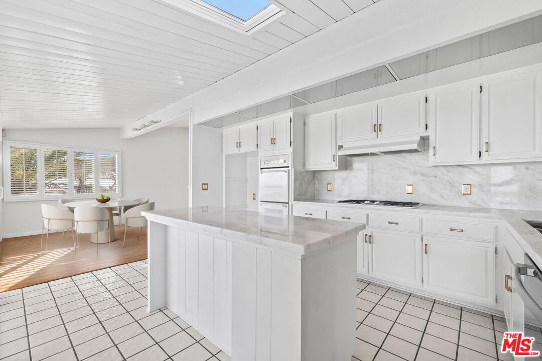 918 Glenhaven Dr, Pacific Palisades 