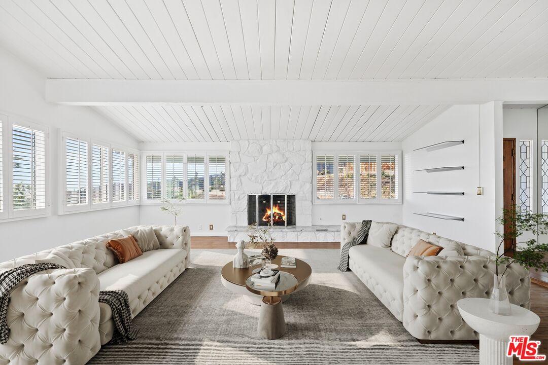 918 Glenhaven Dr, Pacific Palisades 