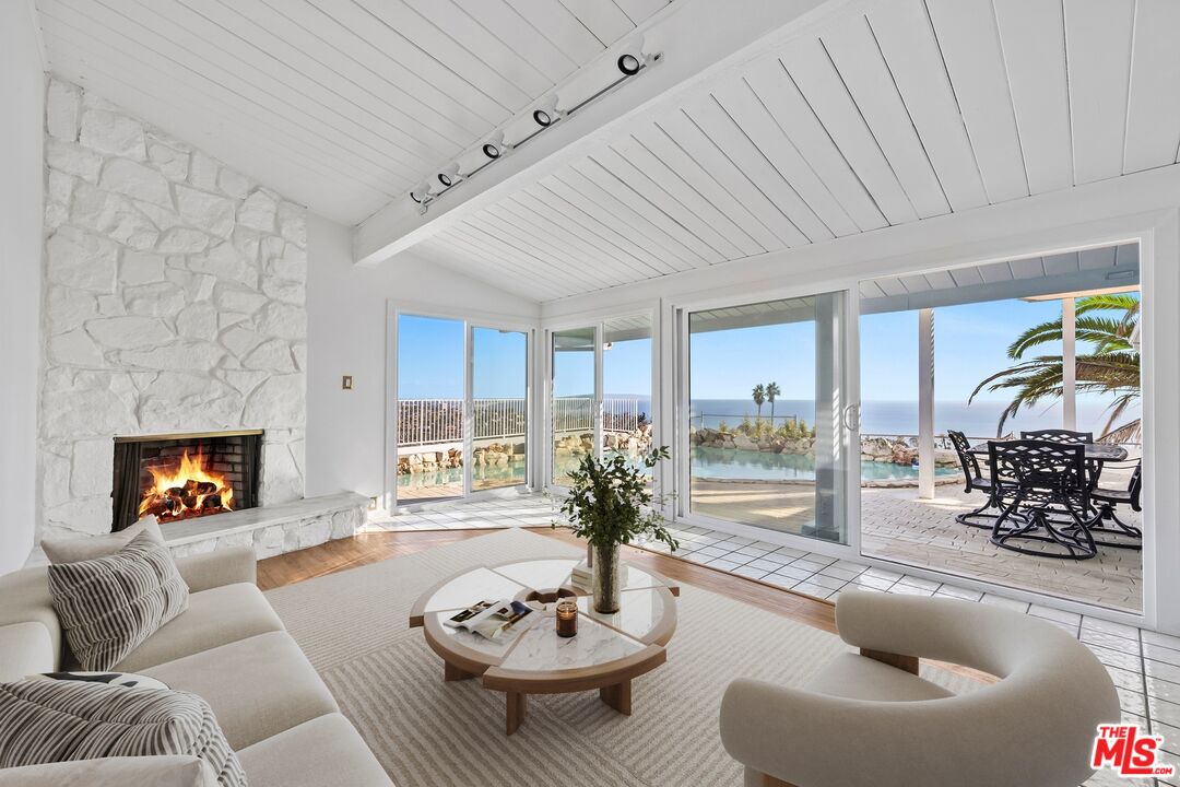 918 Glenhaven Dr, Pacific Palisades 