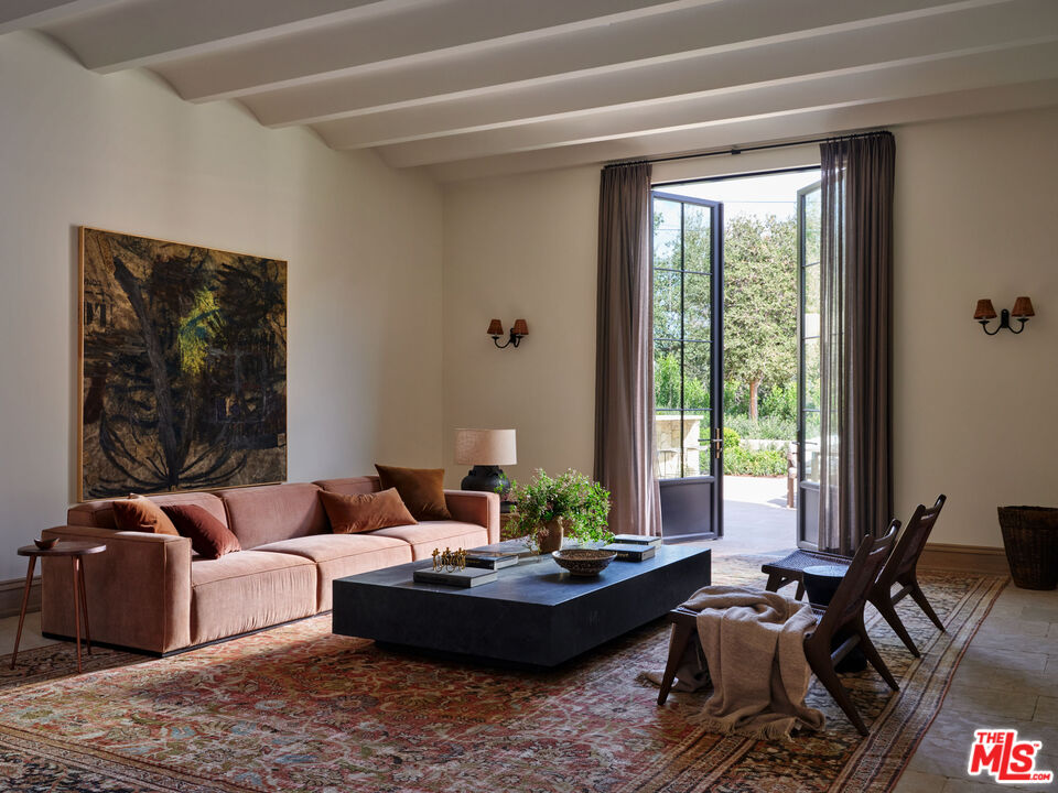 694 N Tigertail Rd, brentwood