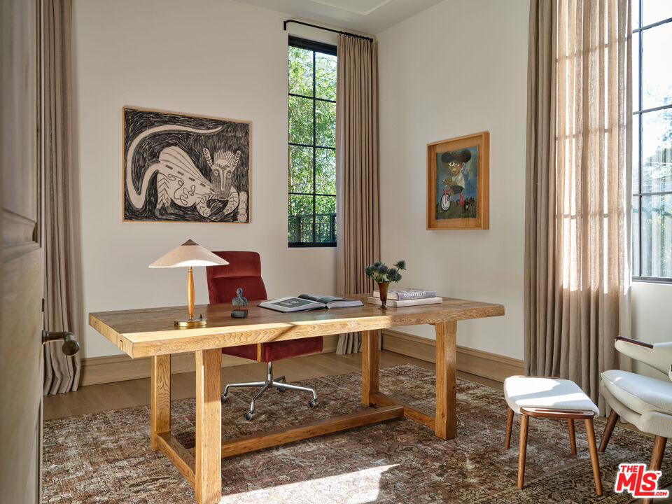 694 N Tigertail Rd, brentwood