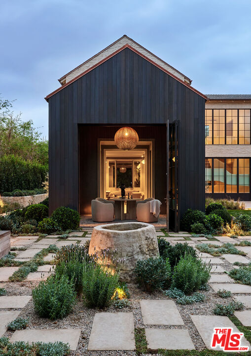 694 N Tigertail Rd, brentwood