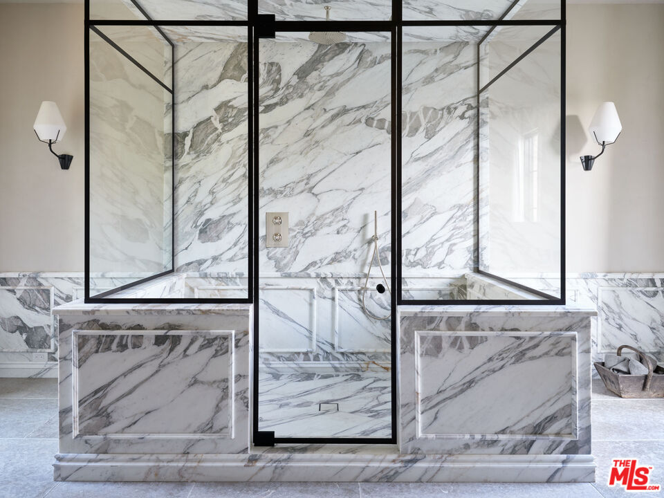 694 N Tigertail Rd, brentwood