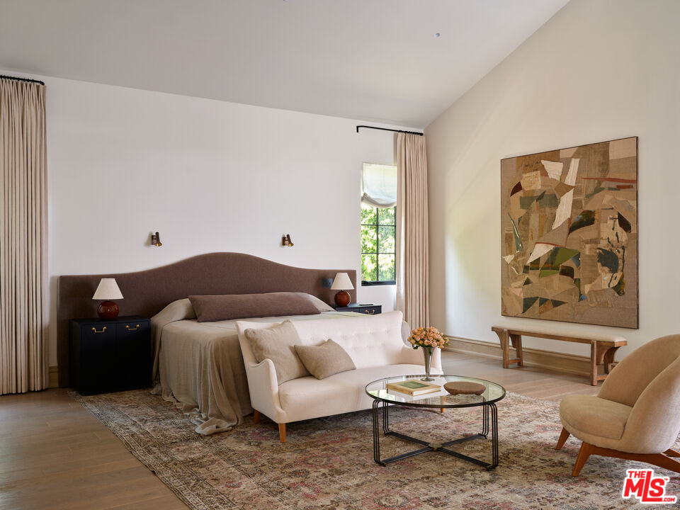 694 N Tigertail Rd, brentwood