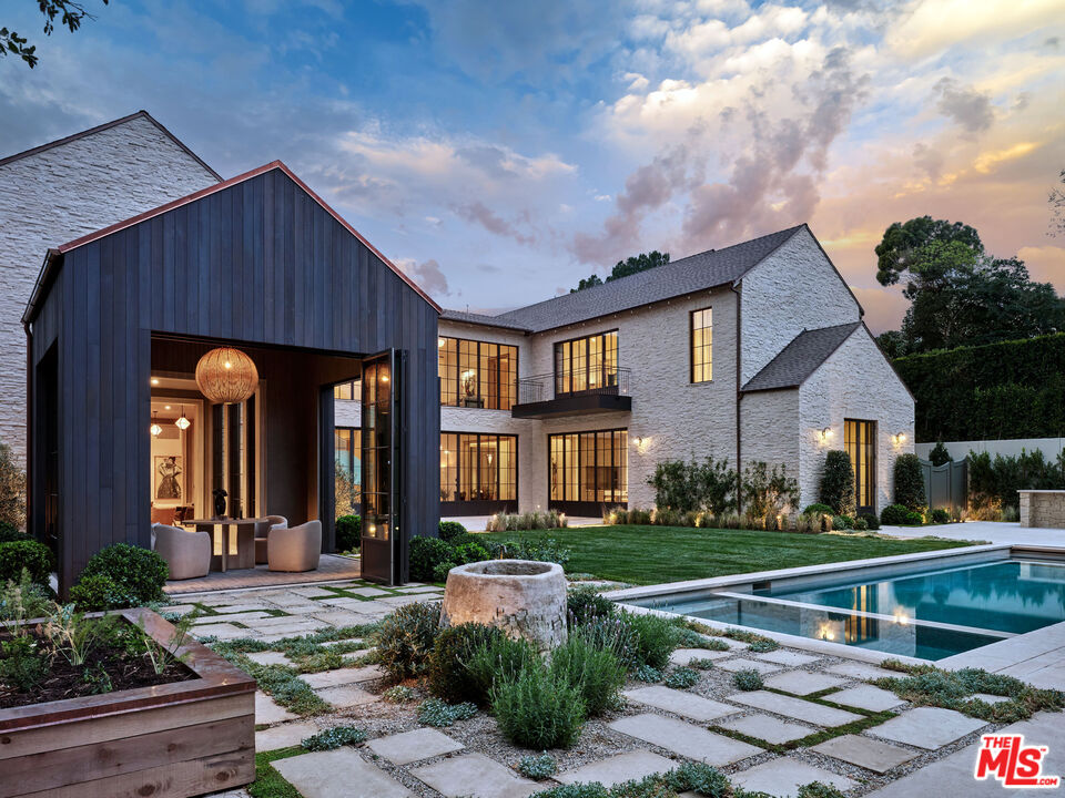 694 N Tigertail Rd, brentwood