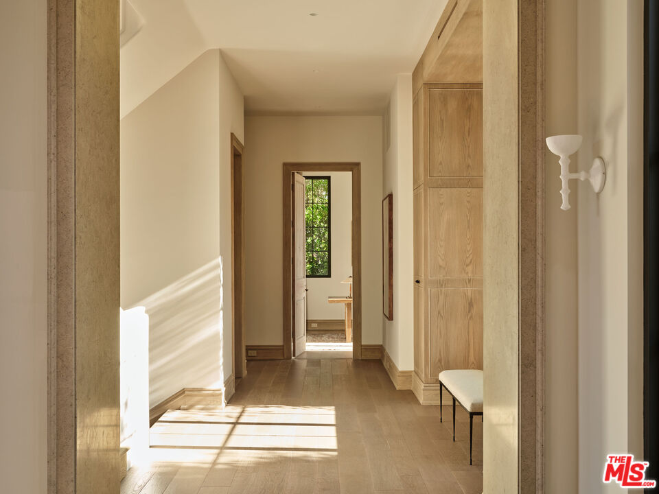 694 N Tigertail Rd, brentwood