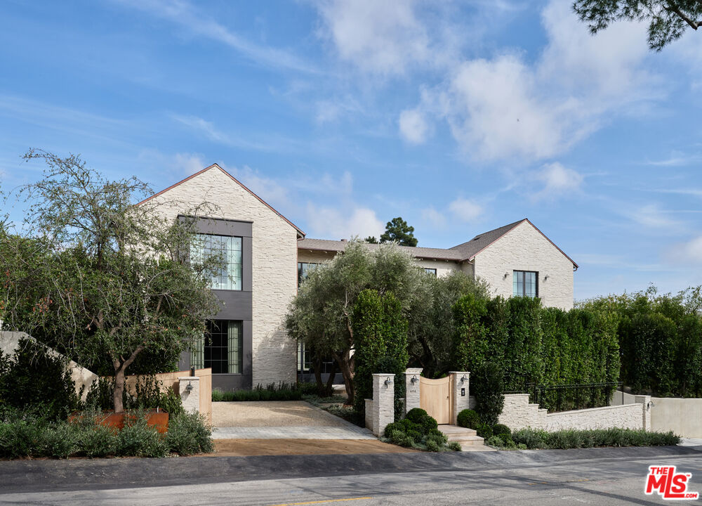 694 N Tigertail Rd, brentwood