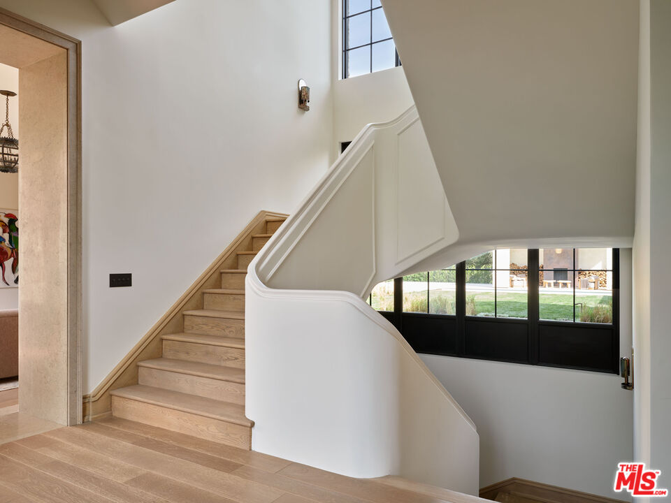 694 N Tigertail Rd, brentwood