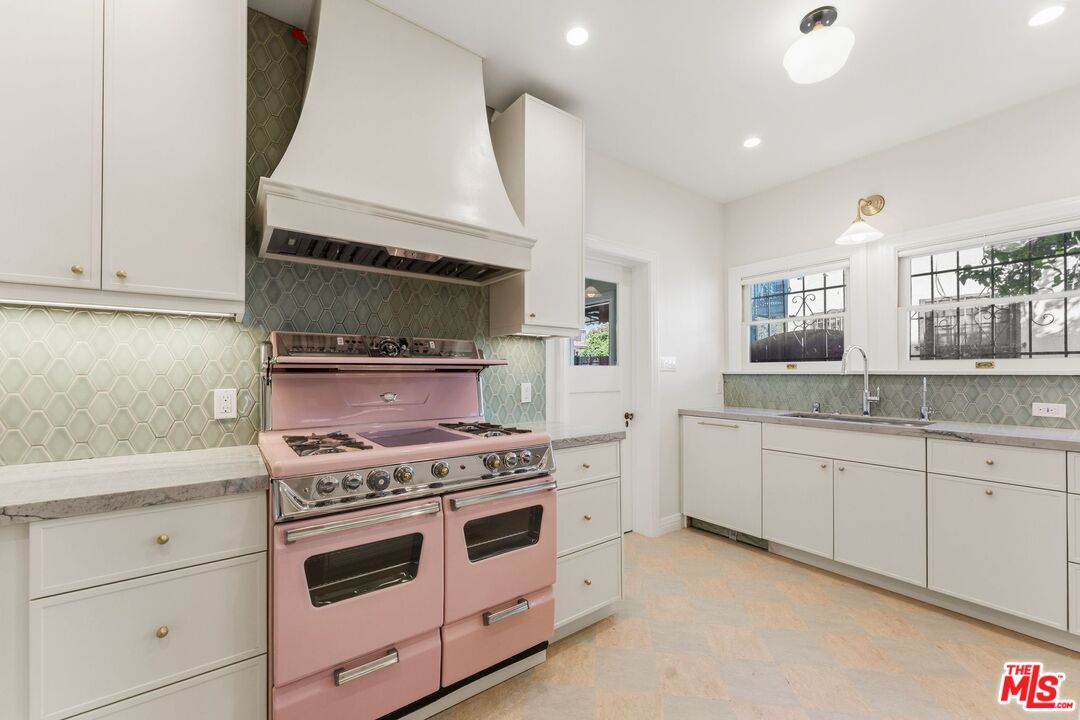 125 N Orange Dr